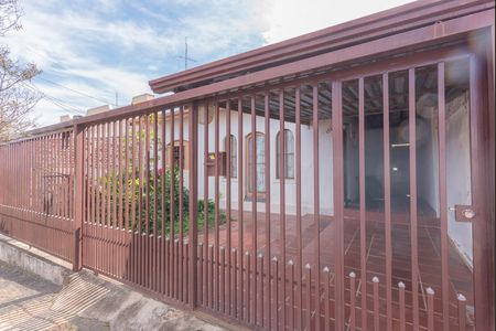 Casa à venda com 250m², 3 quartos e 2 vagas Casa à venda com 250m², 3 quartos e 2 vagasFachada