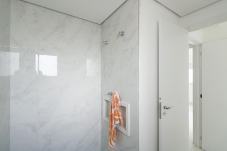 Apartamento à venda com 85m², 2 quartos e 2 vagas Apartamento à venda com 85m², 2 quartos e 2 vagasBanheiro da Suíte 1