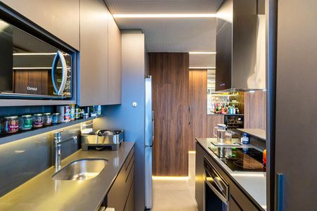 Cozinha de apartamento para alugar com 1 quarto, 120m² em Pinheiros, São Paulo