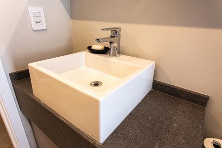 Banheiro de kitnet/studio para alugar com 1 quarto, 34m² em Vila Gomes Cardim, São Paulo
