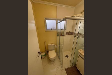 Casa de condomínio para alugar com 250m², 4 quartos e 4 vagas Casa de condomínio para alugar com 250m², 4 quartos e 4 vagasBanheiro suíte 2
