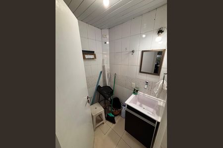 Casa de condomínio para alugar com 250m², 4 quartos e 4 vagas Casa de condomínio para alugar com 250m², 4 quartos e 4 vagasLavabo área da churrasqueira