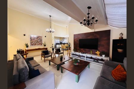Casa de condomínio para alugar com 250m², 4 quartos e 4 vagas Casa de condomínio para alugar com 250m², 4 quartos e 4 vagasSala