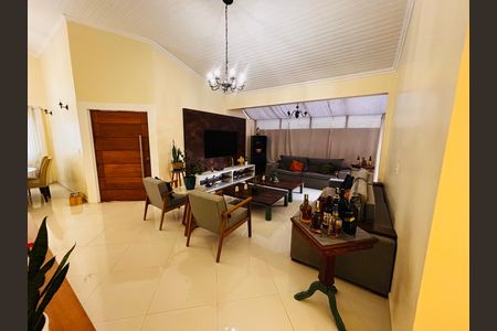 Sala  de casa de condomínio para alugar com 4 quartos, 250m² em Aldeia da Serra, Barueri