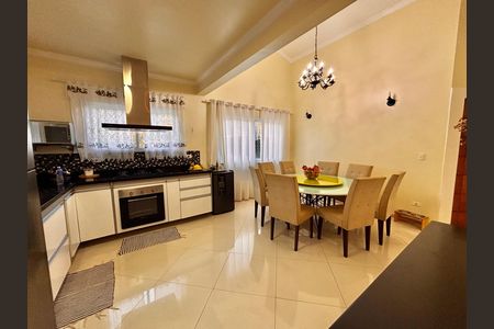 Casa de condomínio para alugar com 250m², 4 quartos e 4 vagas Casa de condomínio para alugar com 250m², 4 quartos e 4 vagasCozinha