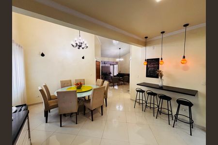 Casa de condomínio para alugar com 250m², 4 quartos e 4 vagas Casa de condomínio para alugar com 250m², 4 quartos e 4 vagasCozinha