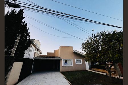 Fachada de casa de condomínio para alugar com 4 quartos, 250m² em Aldeia da Serra, Barueri