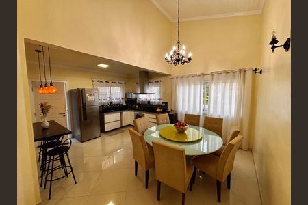 Casa de condomínio para alugar com 250m², 4 quartos e 4 vagas Casa de condomínio para alugar com 250m², 4 quartos e 4 vagasCozinha