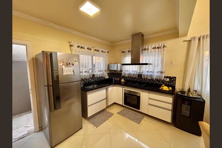 Cozinha de casa de condomínio para alugar com 4 quartos, 250m² em Aldeia da Serra, Barueri