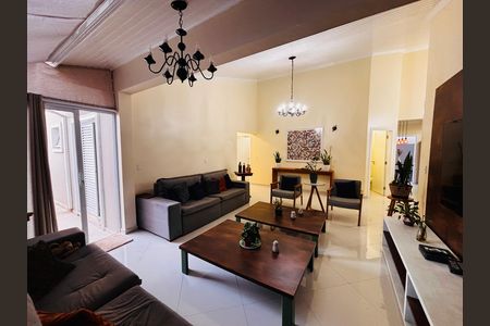 Sala de casa de condomínio para alugar com 4 quartos, 250m² em Aldeia da Serra, Barueri