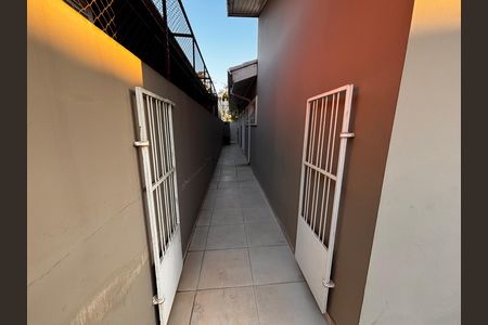 Casa de condomínio para alugar com 250m², 4 quartos e 4 vagas Casa de condomínio para alugar com 250m², 4 quartos e 4 vagasCorredor cozinha