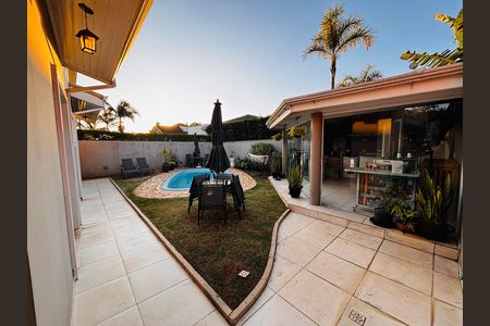 Casa de condomínio para alugar com 250m², 4 quartos e 4 vagas Casa de condomínio para alugar com 250m², 4 quartos e 4 vagasPiscina