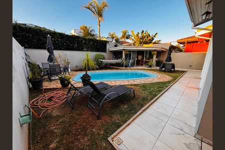 Piscina de casa de condomínio para alugar com 4 quartos, 250m² em Aldeia da Serra, Barueri