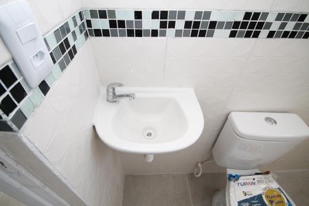Casa para alugar com 50m², 1 quarto e sem vaga Casa para alugar com 50m², 1 quarto e sem vagaBanheiro