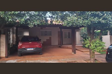 Fachada de casa de condomínio para alugar com 3 quartos, 139m² em (l-13), Ribeirão Preto