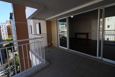 Apartamento para alugar com 117m², 3 quartos e 2 vagasVaranda