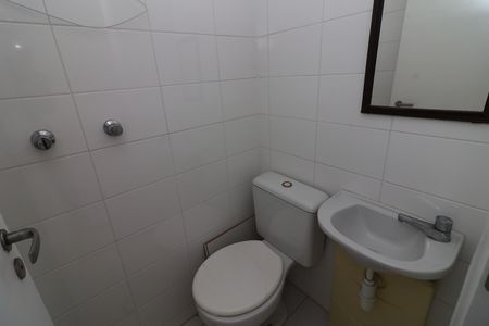 Banheiro de serviço de apartamento para alugar com 3 quartos, 117m² em Cidade São Francisco, São Paulo