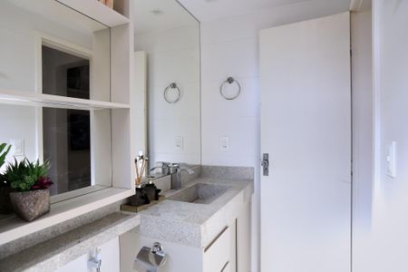 Banheiro de apartamento para alugar com 2 quartos, 59m² em Floresta, Belo Horizonte