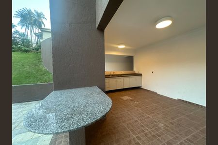 Casa de condomínio à venda com 654m², 5 quartos e 4 vagas Casa de condomínio à venda com 654m², 5 quartos e 4 vagasChurrasqueira