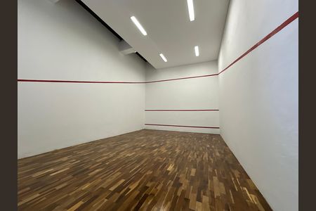 Casa de condomínio à venda com 654m², 5 quartos e 4 vagas Casa de condomínio à venda com 654m², 5 quartos e 4 vagasQuadra Esportiva