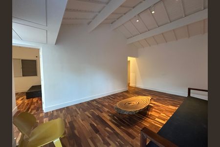 Casa de condomínio à venda com 654m², 5 quartos e 4 vagas Casa de condomínio à venda com 654m², 5 quartos e 4 vagasSala íntima