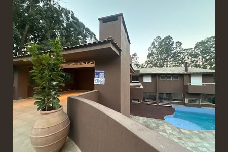 Casa de condomínio à venda com 654m², 5 quartos e 4 vagas Casa de condomínio à venda com 654m², 5 quartos e 4 vagasFachada