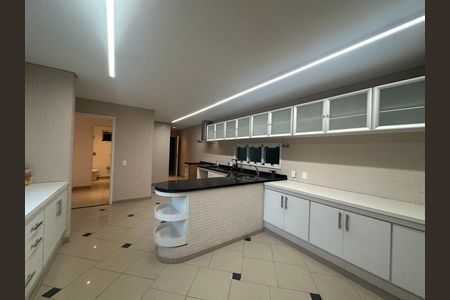 Cozinha de casa de condomínio à venda com 5 quartos, 654m² em Residencial Tamboré I, Barueri