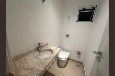 Casa de condomínio à venda com 654m², 5 quartos e 4 vagas Casa de condomínio à venda com 654m², 5 quartos e 4 vagasLavabo