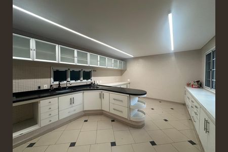 Casa de condomínio à venda com 654m², 5 quartos e 4 vagas Casa de condomínio à venda com 654m², 5 quartos e 4 vagasCozinha