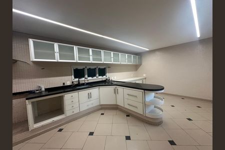 Casa de condomínio à venda com 654m², 5 quartos e 4 vagas Casa de condomínio à venda com 654m², 5 quartos e 4 vagasCozinha