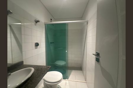 Casa de condomínio à venda com 654m², 5 quartos e 4 vagas Casa de condomínio à venda com 654m², 5 quartos e 4 vagasBanheiro de serviço