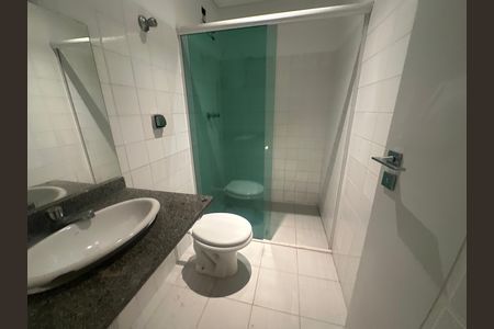 Casa de condomínio à venda com 654m², 5 quartos e 4 vagas Casa de condomínio à venda com 654m², 5 quartos e 4 vagasBanheiro de serviço