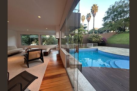Casa de condomínio à venda com 654m², 5 quartos e 4 vagas Casa de condomínio à venda com 654m², 5 quartos e 4 vagasSala