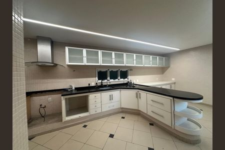 Casa de condomínio à venda com 654m², 5 quartos e 4 vagas Casa de condomínio à venda com 654m², 5 quartos e 4 vagasCozinha