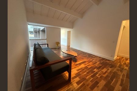 Casa de condomínio à venda com 654m², 5 quartos e 4 vagas Casa de condomínio à venda com 654m², 5 quartos e 4 vagasSala íntima
