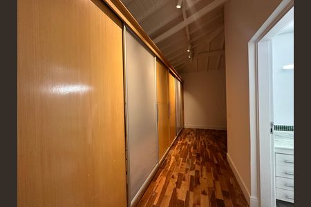 Casa de condomínio à venda com 654m², 5 quartos e 4 vagas Casa de condomínio à venda com 654m², 5 quartos e 4 vagasSuíte 5