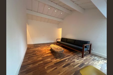 Casa de condomínio à venda com 654m², 5 quartos e 4 vagas Casa de condomínio à venda com 654m², 5 quartos e 4 vagasSala íntima