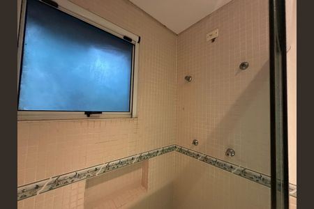 Casa de condomínio à venda com 654m², 5 quartos e 4 vagas Casa de condomínio à venda com 654m², 5 quartos e 4 vagasBanheiro da Suíte 2