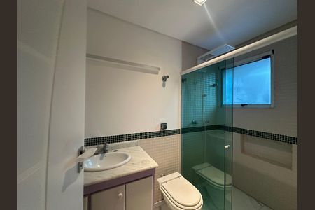 Casa de condomínio à venda com 654m², 5 quartos e 4 vagas Casa de condomínio à venda com 654m², 5 quartos e 4 vagasBanheiro da Suíte 4