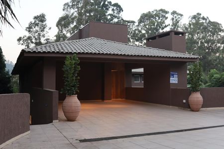 Casa de condomínio à venda com 654m², 5 quartos e 4 vagas Casa de condomínio à venda com 654m², 5 quartos e 4 vagasFachada