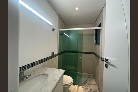 Casa de condomínio à venda com 654m², 5 quartos e 4 vagas Casa de condomínio à venda com 654m², 5 quartos e 4 vagasBanheiro da Suíte 1