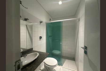 Casa de condomínio à venda com 654m², 5 quartos e 4 vagas Casa de condomínio à venda com 654m², 5 quartos e 4 vagasBanheiro de serviço