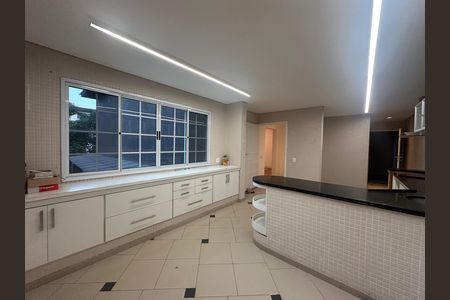 Casa de condomínio à venda com 654m², 5 quartos e 4 vagas Casa de condomínio à venda com 654m², 5 quartos e 4 vagasCozinha