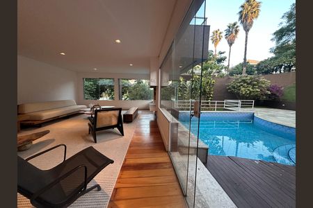 Casa de condomínio à venda com 654m², 5 quartos e 4 vagas Casa de condomínio à venda com 654m², 5 quartos e 4 vagasSala