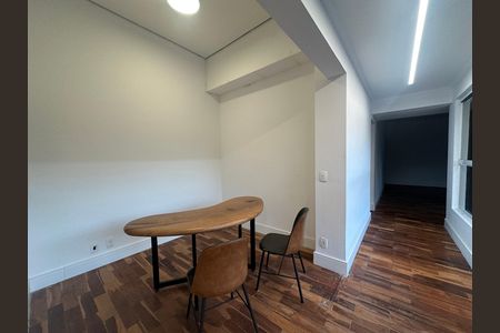 Casa de condomínio à venda com 654m², 5 quartos e 4 vagas Casa de condomínio à venda com 654m², 5 quartos e 4 vagasEscritório