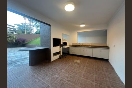 Casa de condomínio à venda com 654m², 5 quartos e 4 vagas Casa de condomínio à venda com 654m², 5 quartos e 4 vagasChurrasqueira