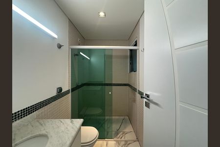 Casa de condomínio à venda com 654m², 5 quartos e 4 vagas Casa de condomínio à venda com 654m², 5 quartos e 4 vagasBanheiro da Suíte 1