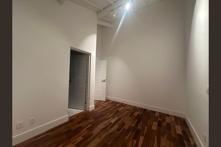 Casa de condomínio à venda com 654m², 5 quartos e 4 vagas Casa de condomínio à venda com 654m², 5 quartos e 4 vagasSuíte 2