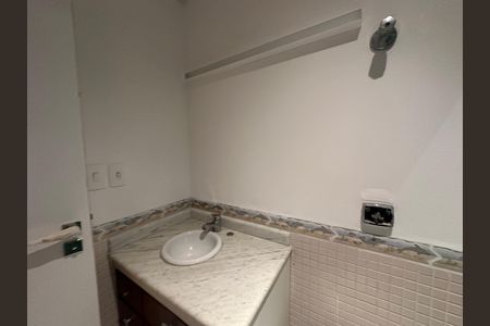 Casa de condomínio à venda com 654m², 5 quartos e 4 vagas Casa de condomínio à venda com 654m², 5 quartos e 4 vagasBanheiro da Suíte 3