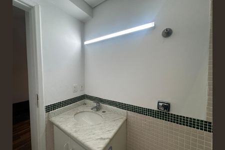 Casa de condomínio à venda com 654m², 5 quartos e 4 vagas Casa de condomínio à venda com 654m², 5 quartos e 4 vagasBanheiro da Suíte 1